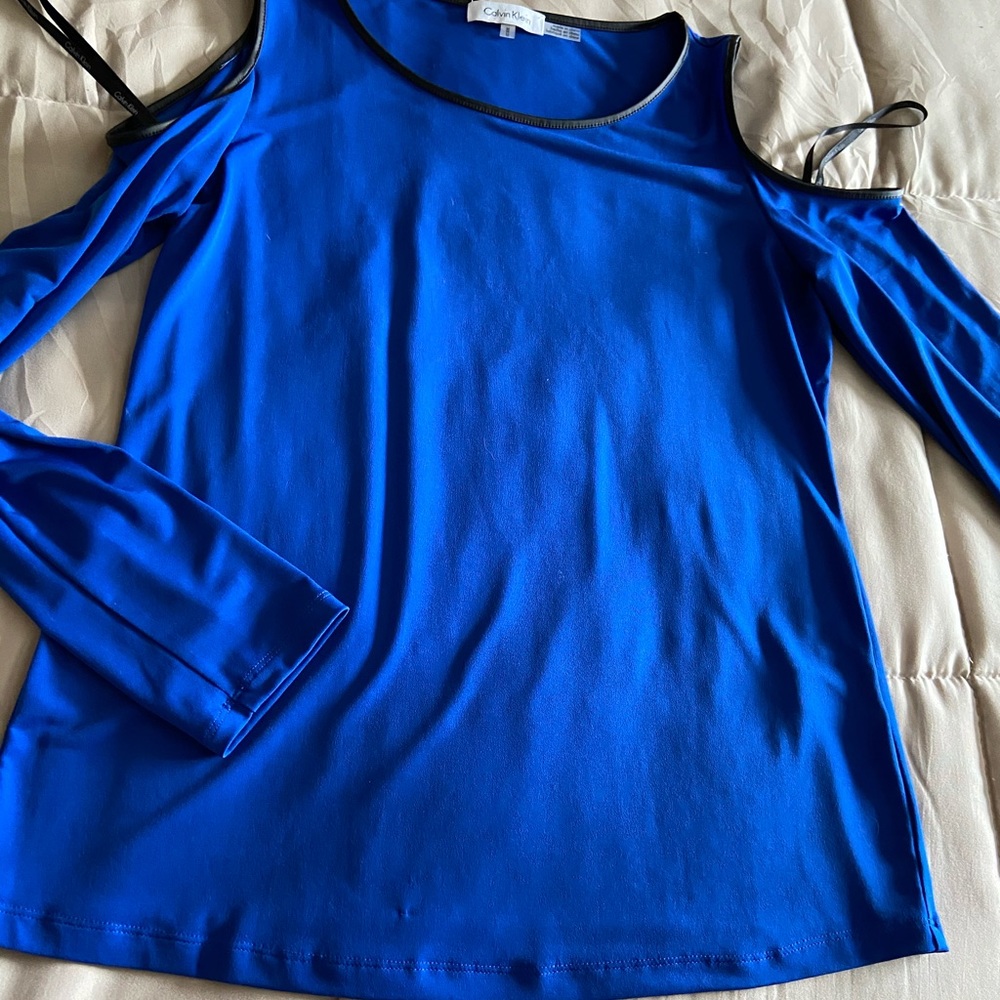 Calvin Klein cold shoulder M
